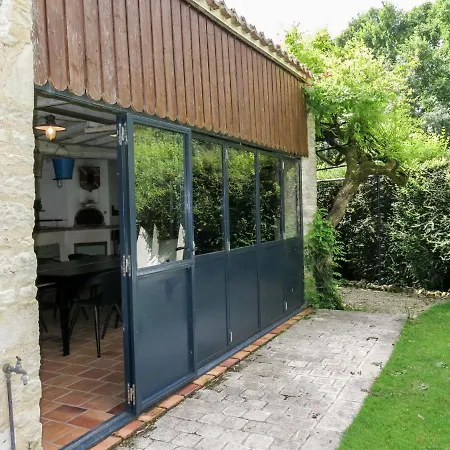 Au Bord Du Canal By Interhome * Mauzé-sur-le-Mignon