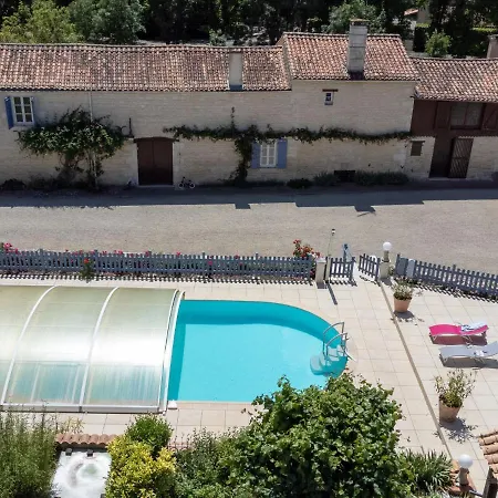 Au Bord Du Canal By Interhome * Mauzé-sur-le-Mignon